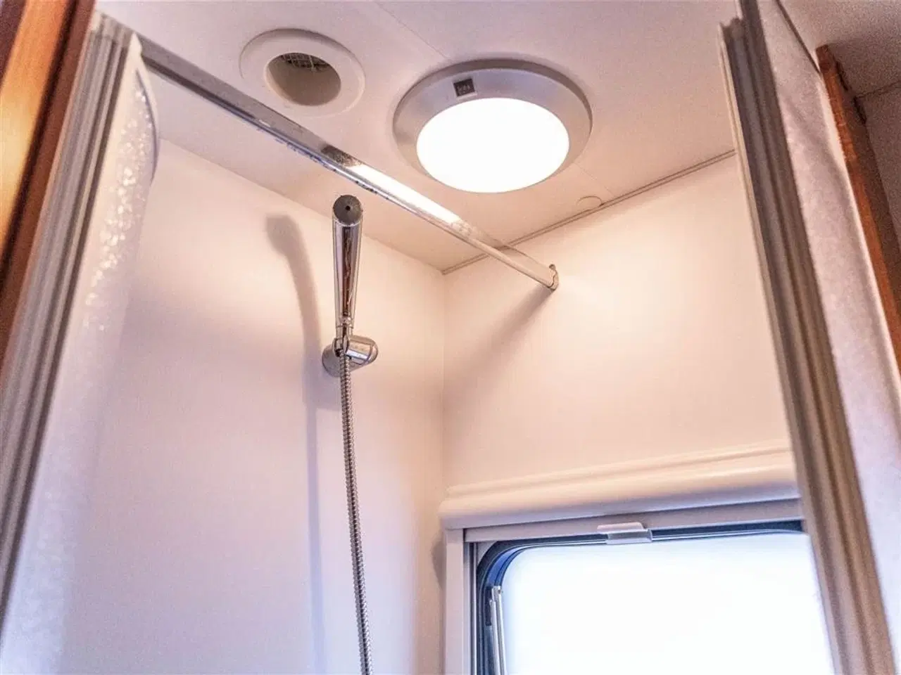 Billede 33 - 2013 - Adria Adora 563 PT   Rigtig fin vogn med køjer og dobbeltseng