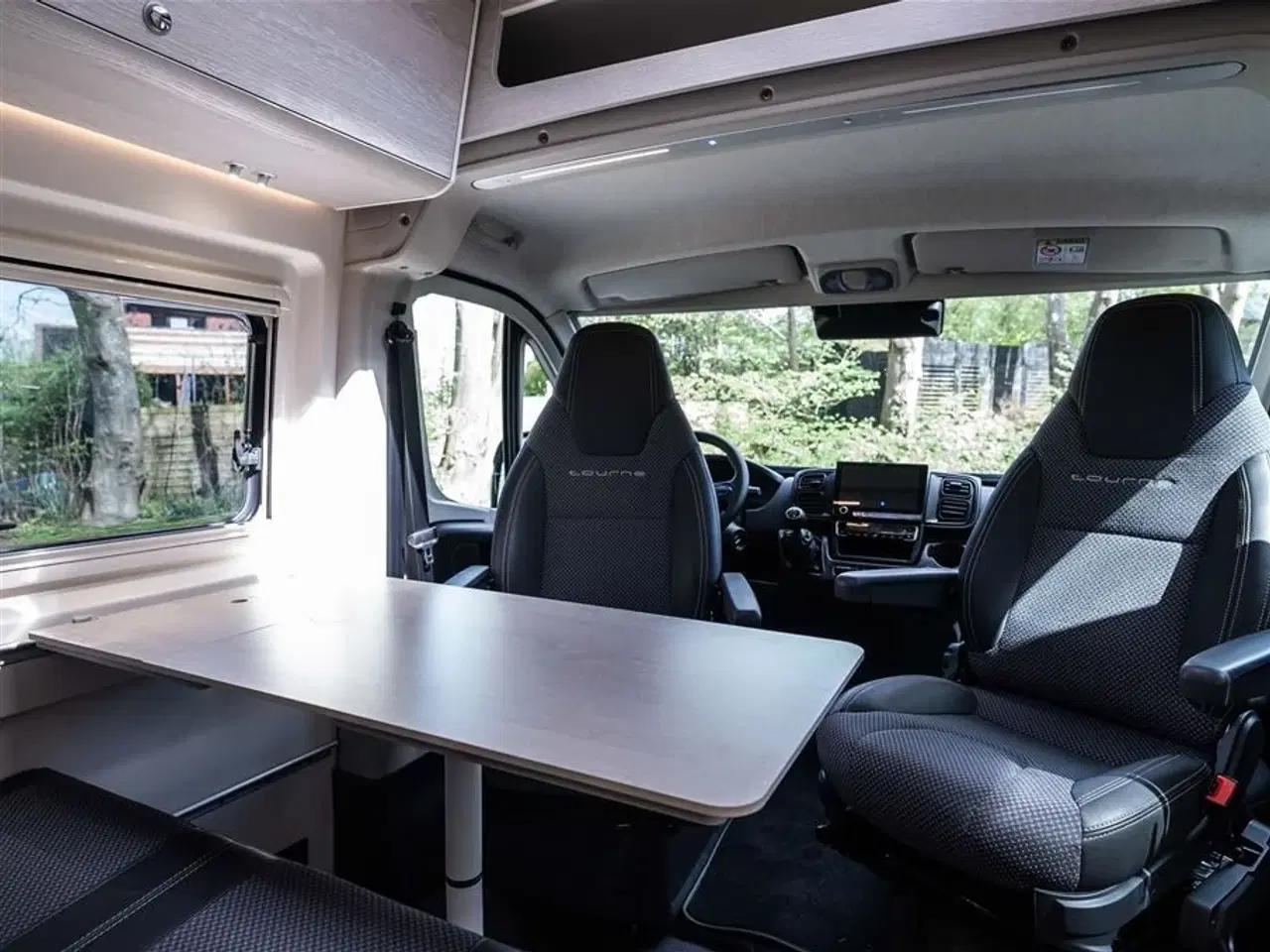 Billede 34 - 2025 - Tourne 6.0 Cruise Light Black   Tourne med essentiel udstyr