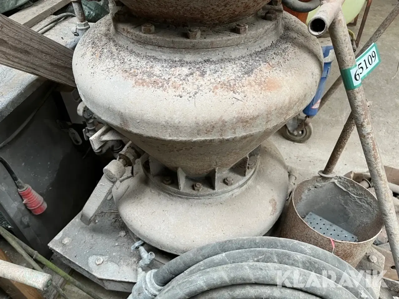 Billede 3 - Betonsprøjre med 6 slanger.