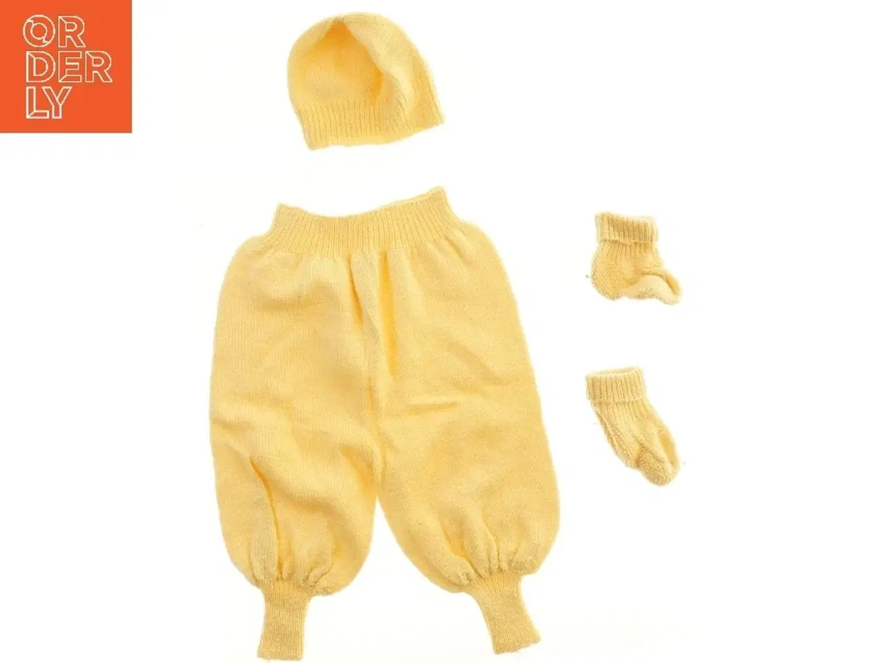 Billede 1 - Gul babystrikket sæt (str. 46 cm)