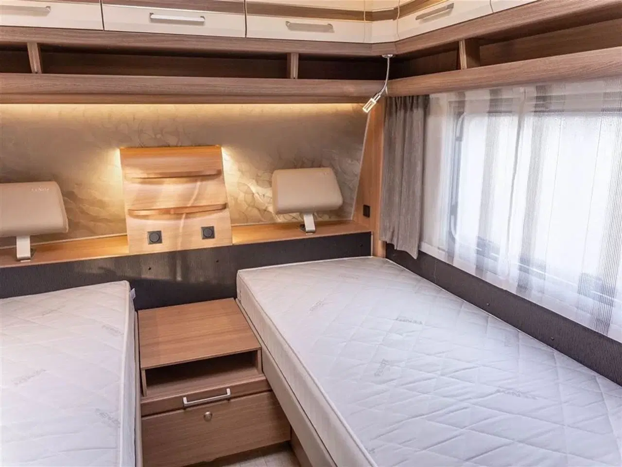 Billede 24 - 2016 - Fendt Bianco Selection 515 SG Rummelig kvalitetsvogn med enkeltsenge