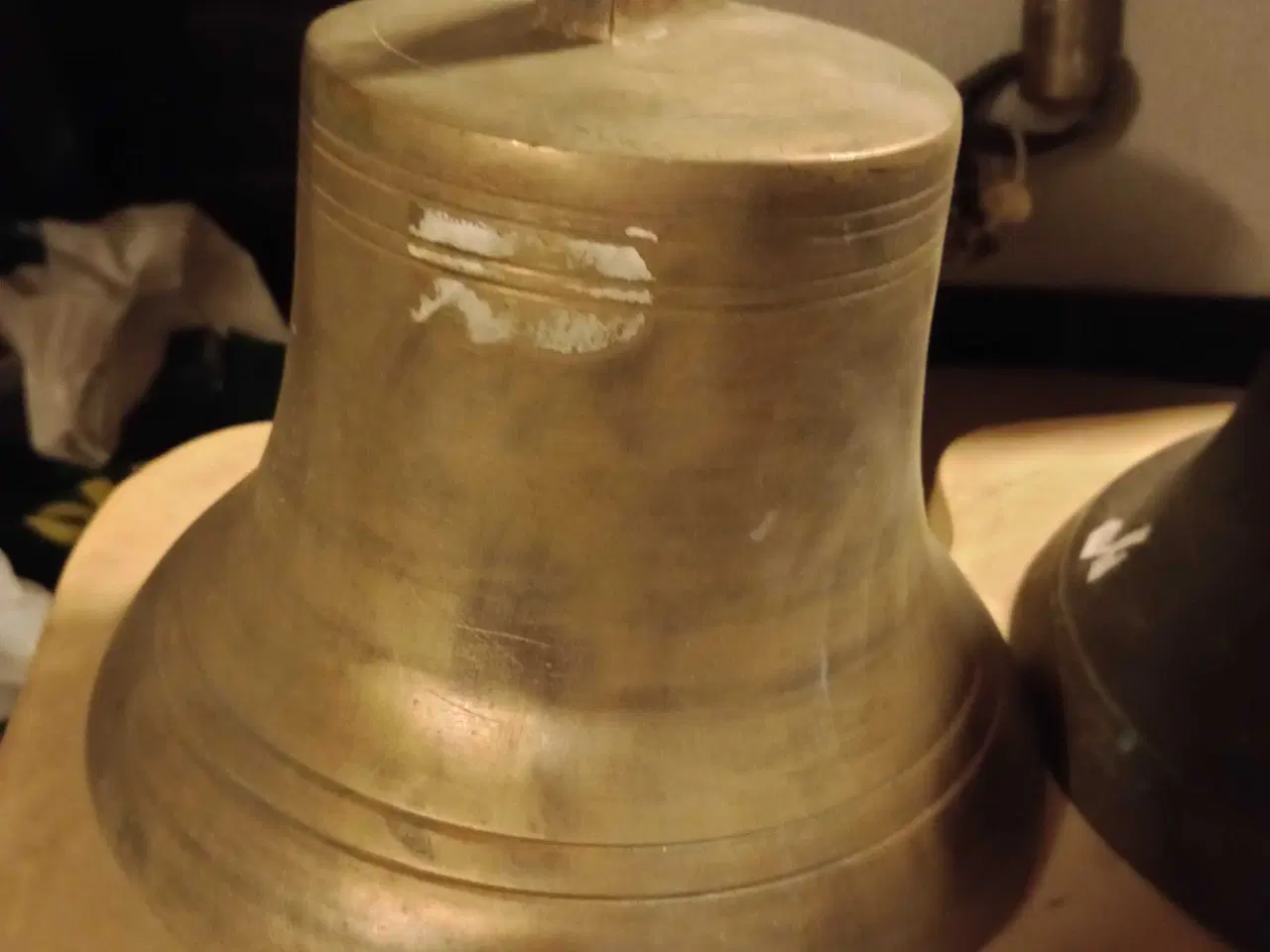 Billede 2 - Fine patinerede malm klokker og messing anker 