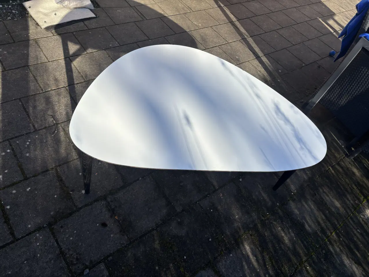 Billede 2 -  Sofabard i hvid og sort