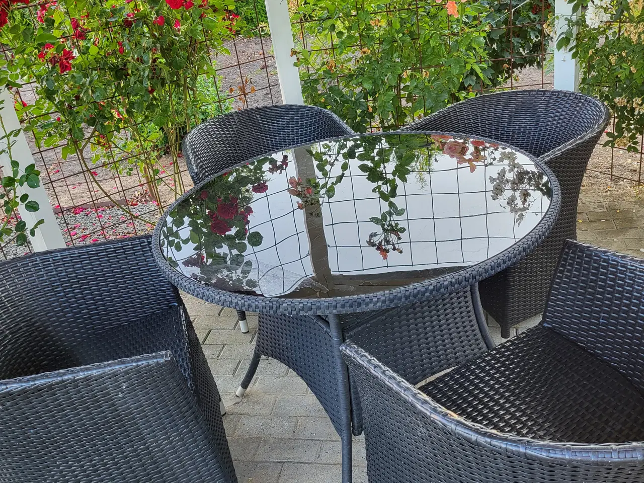 Billede 4 - Havemøbelsæt - bord + 4 stole, farve sort 