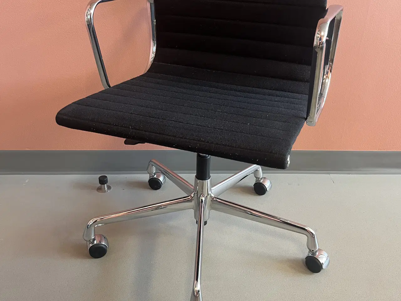 Billede 1 - Eames kontorstol EA 117