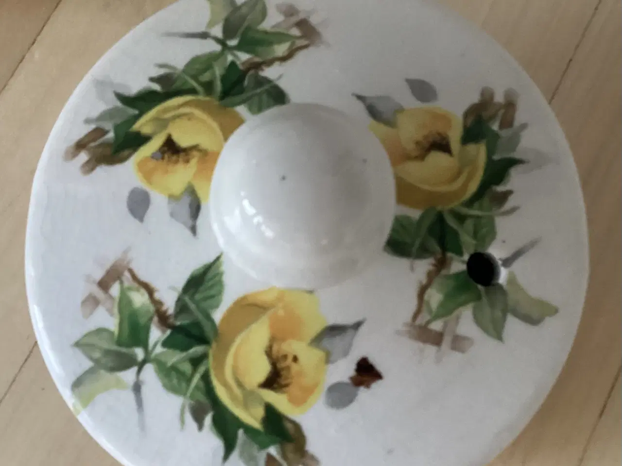 Billede 5 - Ældre Arthur Wood tekande med gule blomster