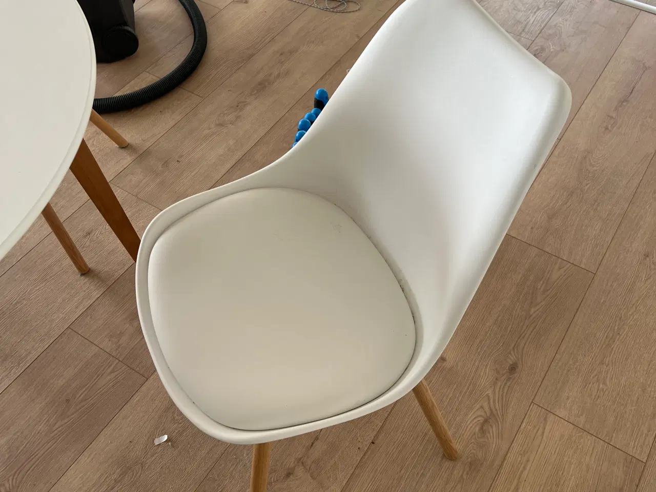 Billede 1 - Spisebord med 4 stole