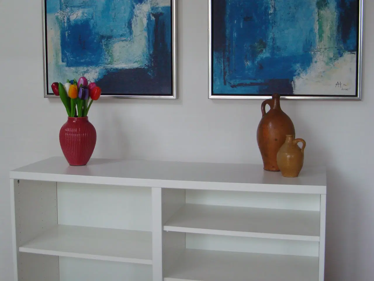 Billede 2 - Hvid Ikea skænk, reol, tv-bænk af mærket Bestå.
