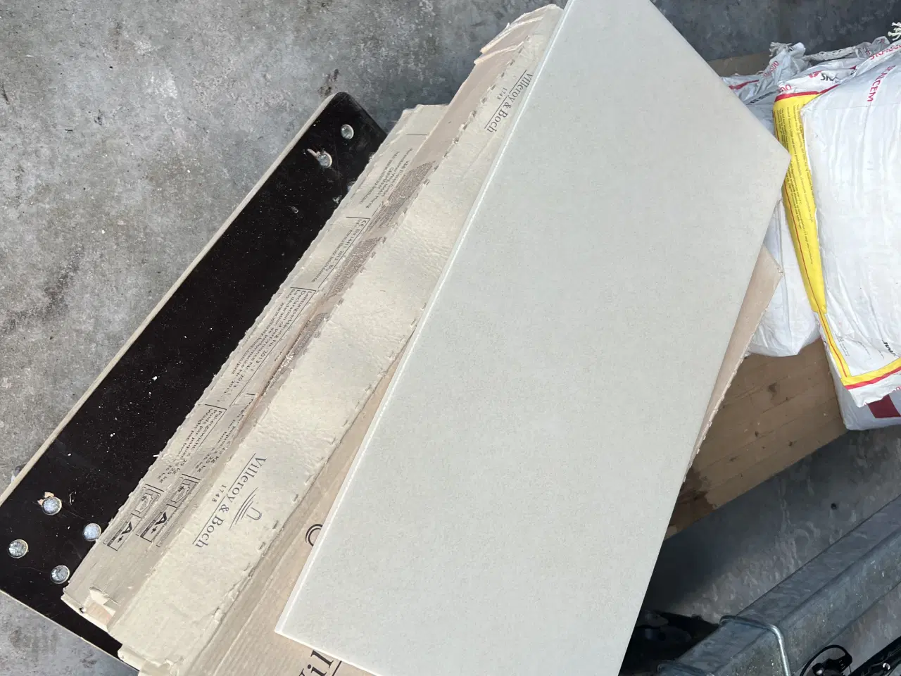 Billede 1 - Gulv/væg klinker badeværelse