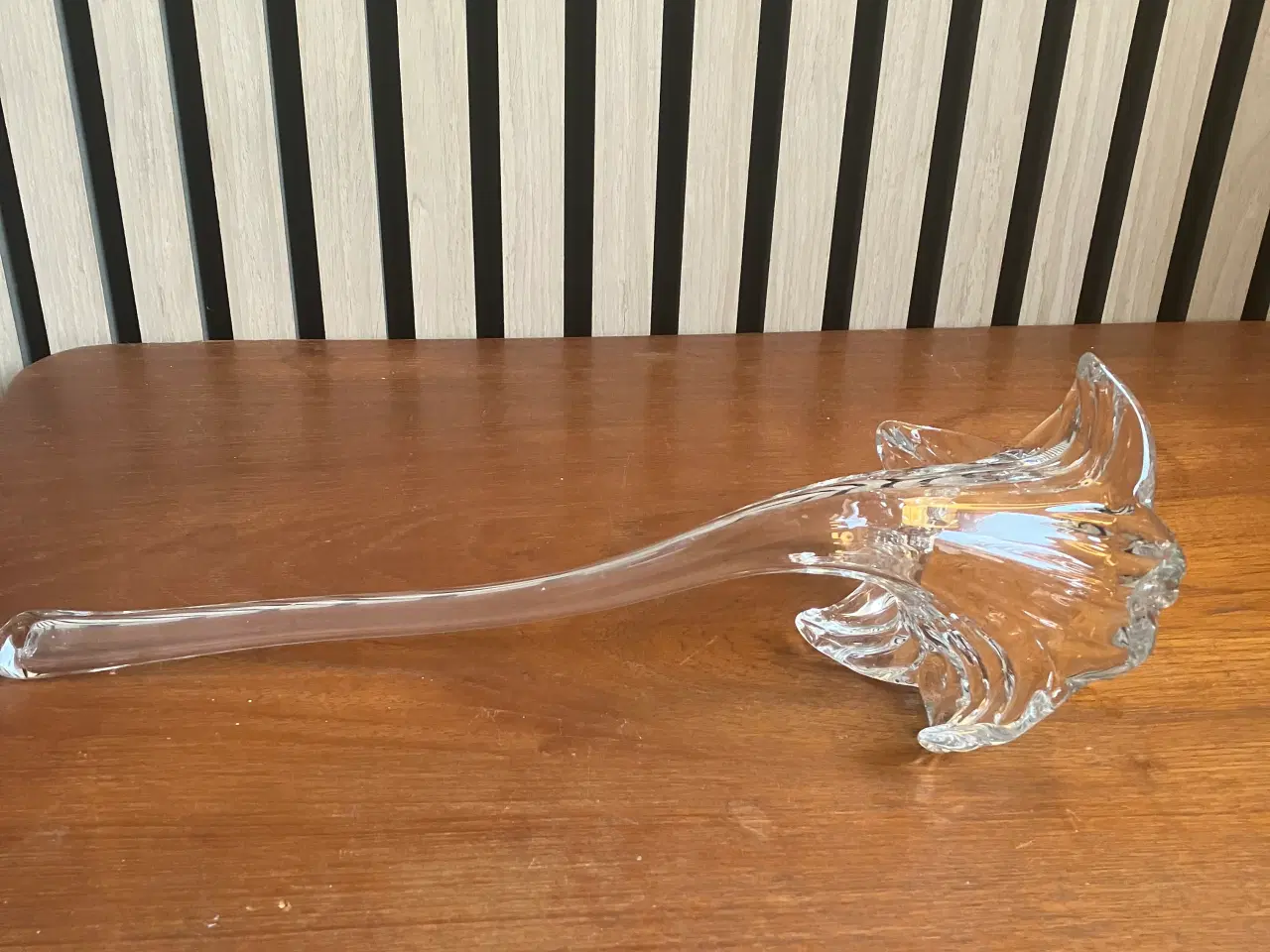 Billede 4 - Gammel liggende liljevase i klart glas