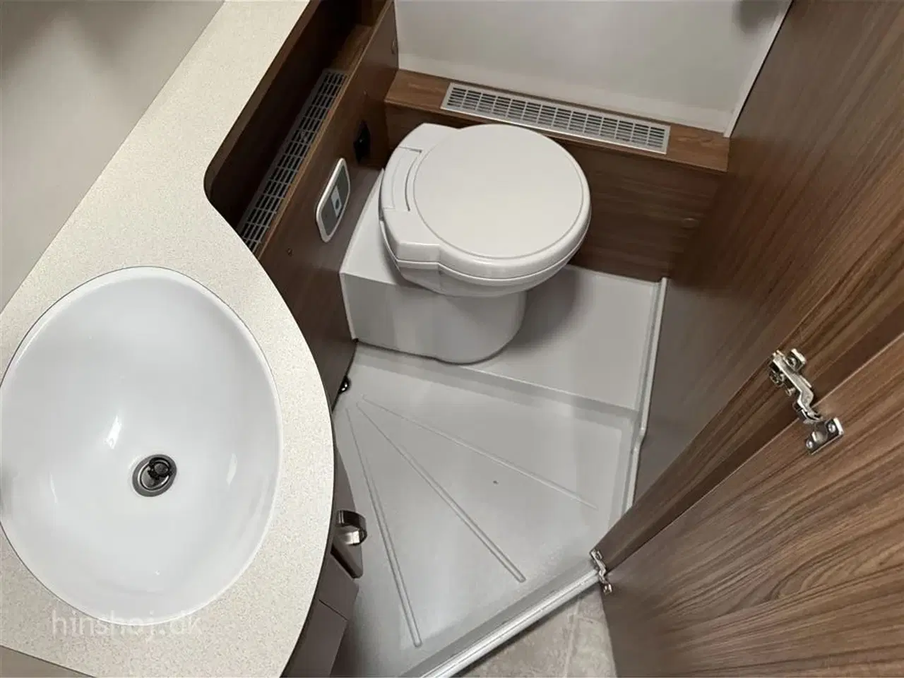 Billede 7 - 2016 - Polar Svit 560 CTH   Luksus Polar vintervogn med fransk dobbeltseng fra Hinshøj Caravan