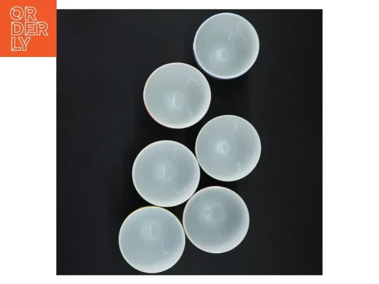 Billede 2 - Sæt med 6 mønstrede krus (str. Ø 8x11 cm)