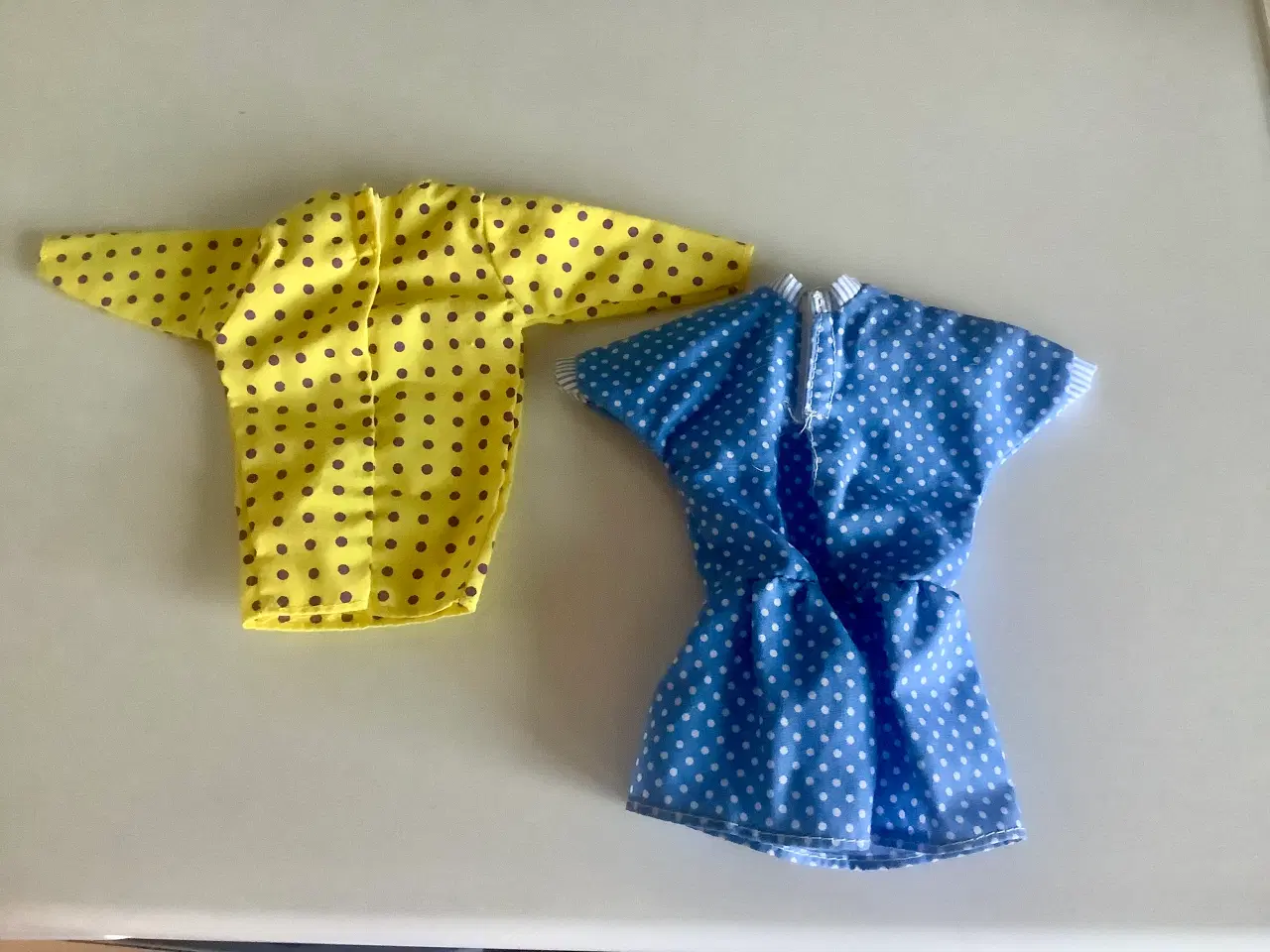 Billede 2 - Kjoler til gravid Barbie og lignende dukker.