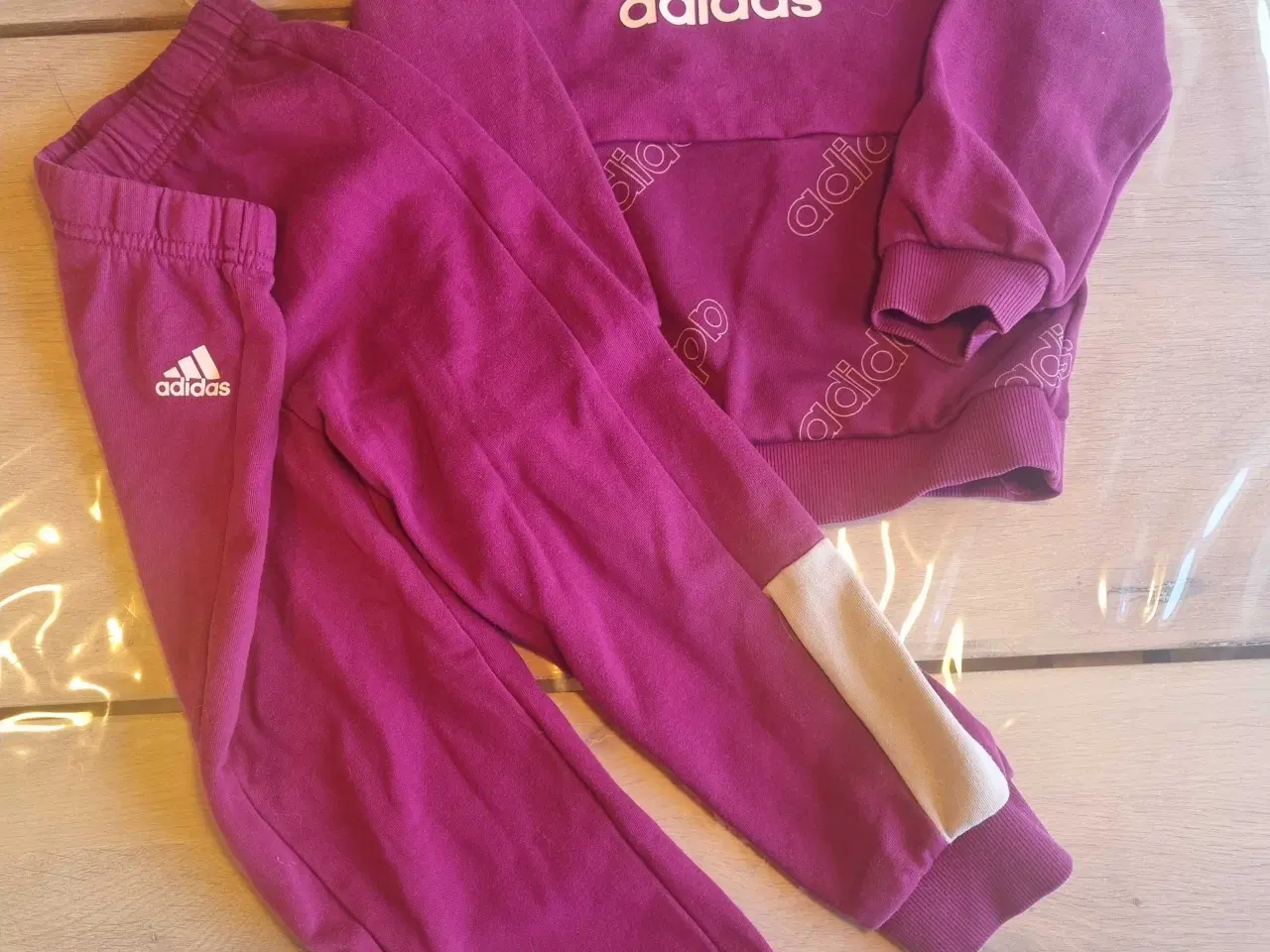 Billede 1 - Adidas sæt str 98