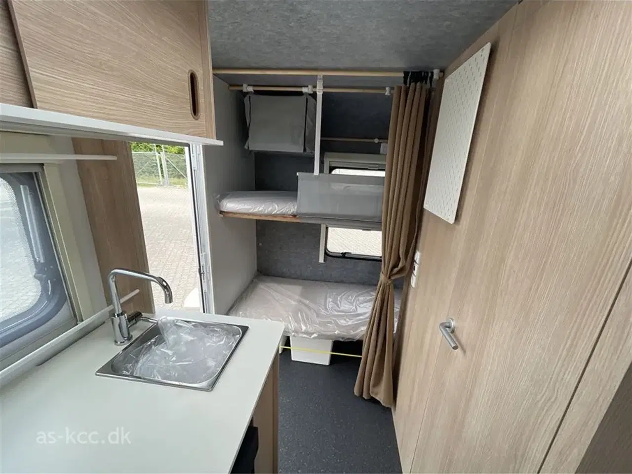 Billede 7 - 2025 - Adria Aviva Lite 360 DK   Adria Aviva 360 DK Lite årg..2005 4 sovepladser, 4 siddepladser. Egenvægt 720 totalvægt 1000 kg. Ren el 12/230 V