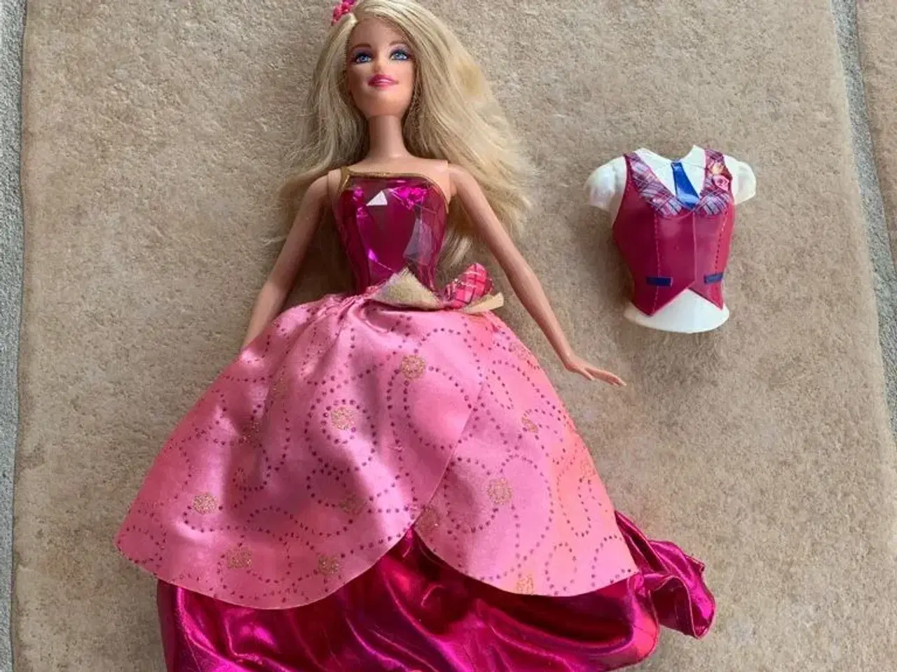 Billede 1 - BARBIE academy Princess dukke