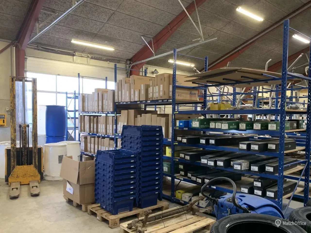 Billede 3 - Dejlig isoleret og opvarmet hal uden søjler. God loftshøjde