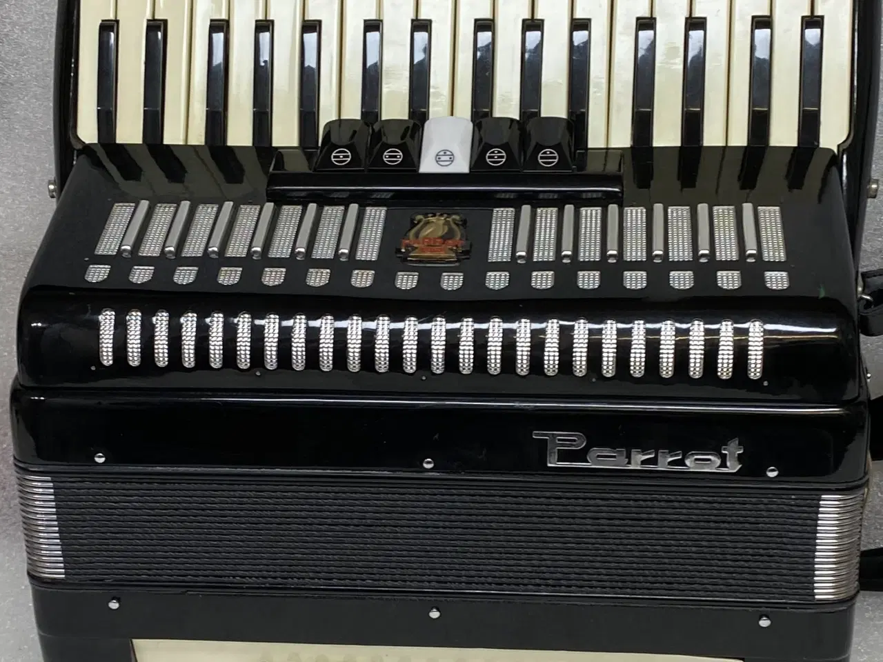 Billede 1 - Perrot harmonika sælges fra samling – nyserviceret