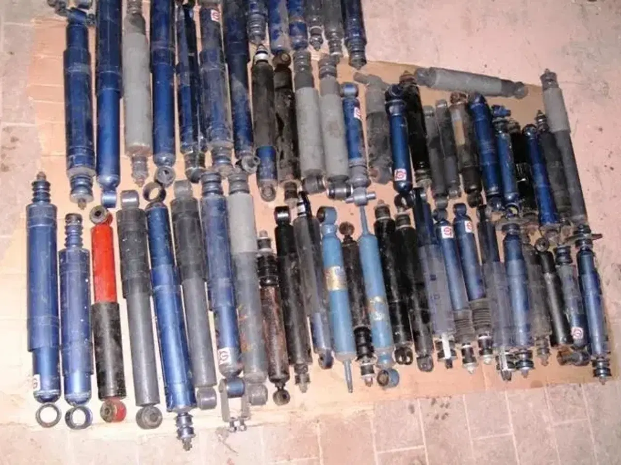Billede 2 - 60 stk. nye Støddæmper til videresalg.