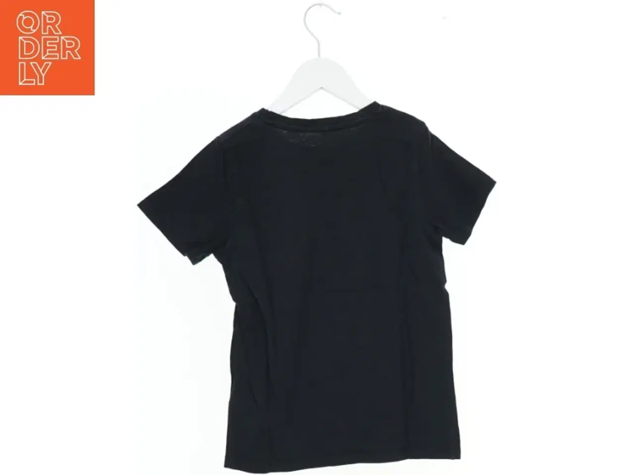 Billede 2 - Sort T-shirt med tryk fra Name It (str. 134)
