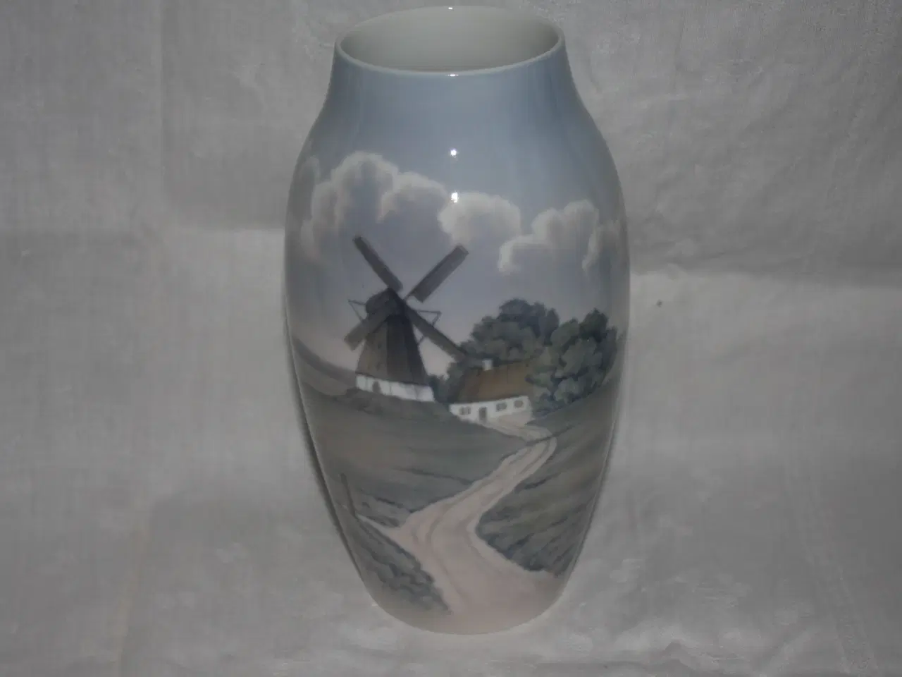 Billede 1 - Vase med Mølle fra Bing og Grøndahl