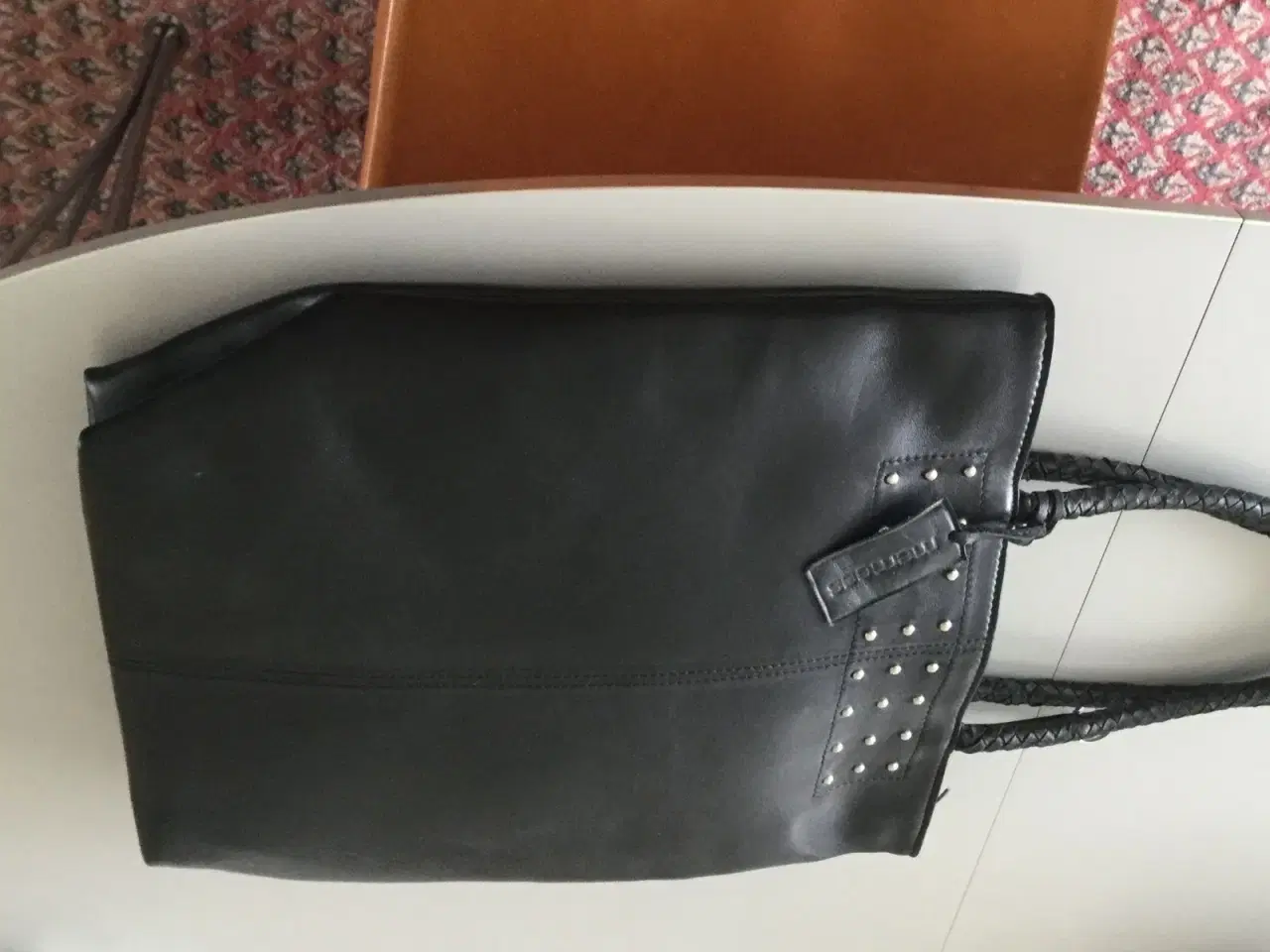 Billede 2 - Håndtaske i sort skind lækker kvalitet