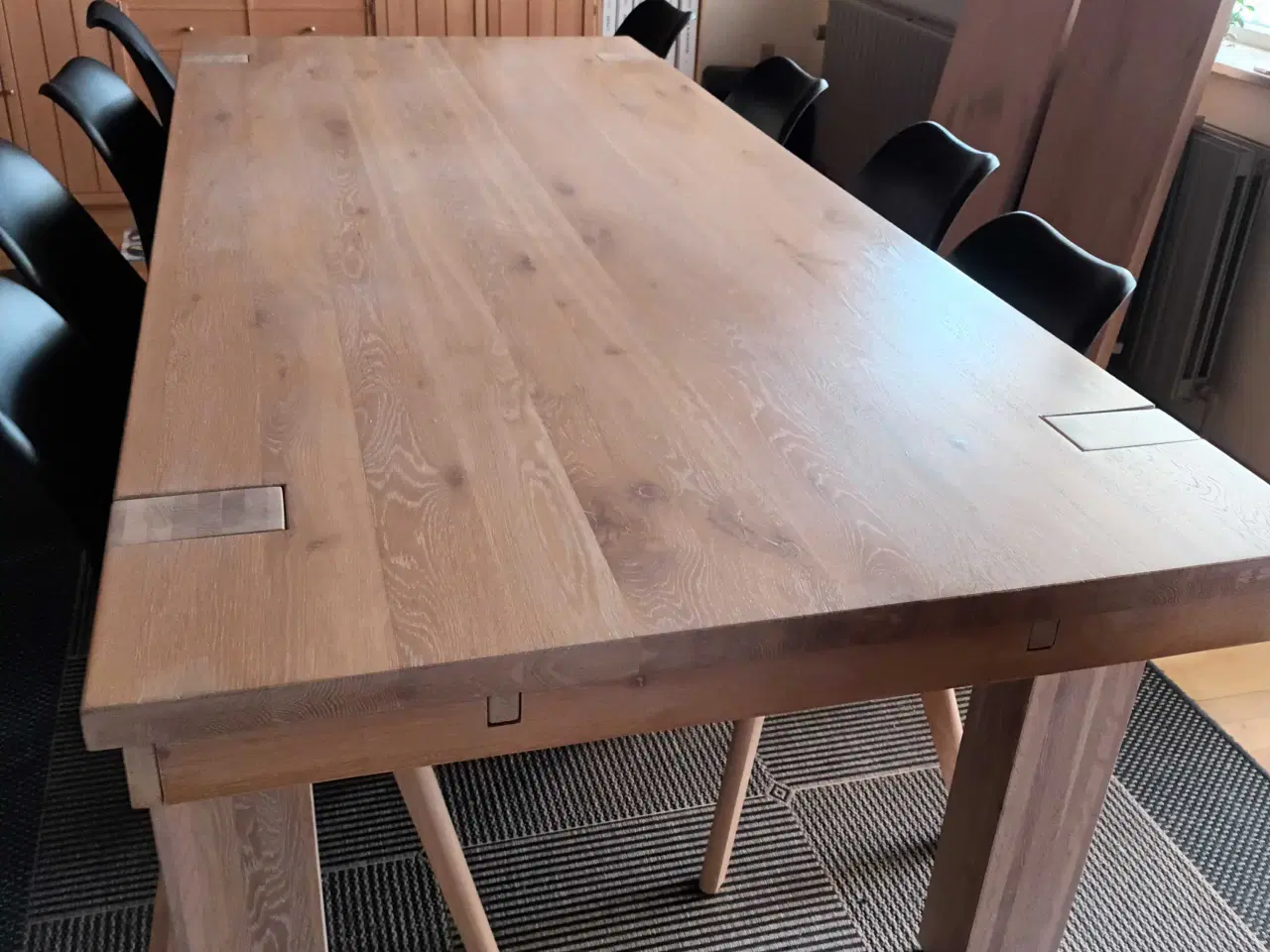 Billede 3 - Spisebord i massivt eg 