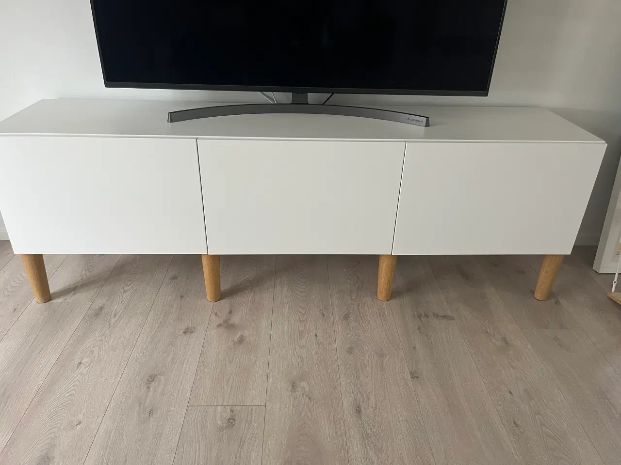 Billede 1 - Hvid TV bord sælges 