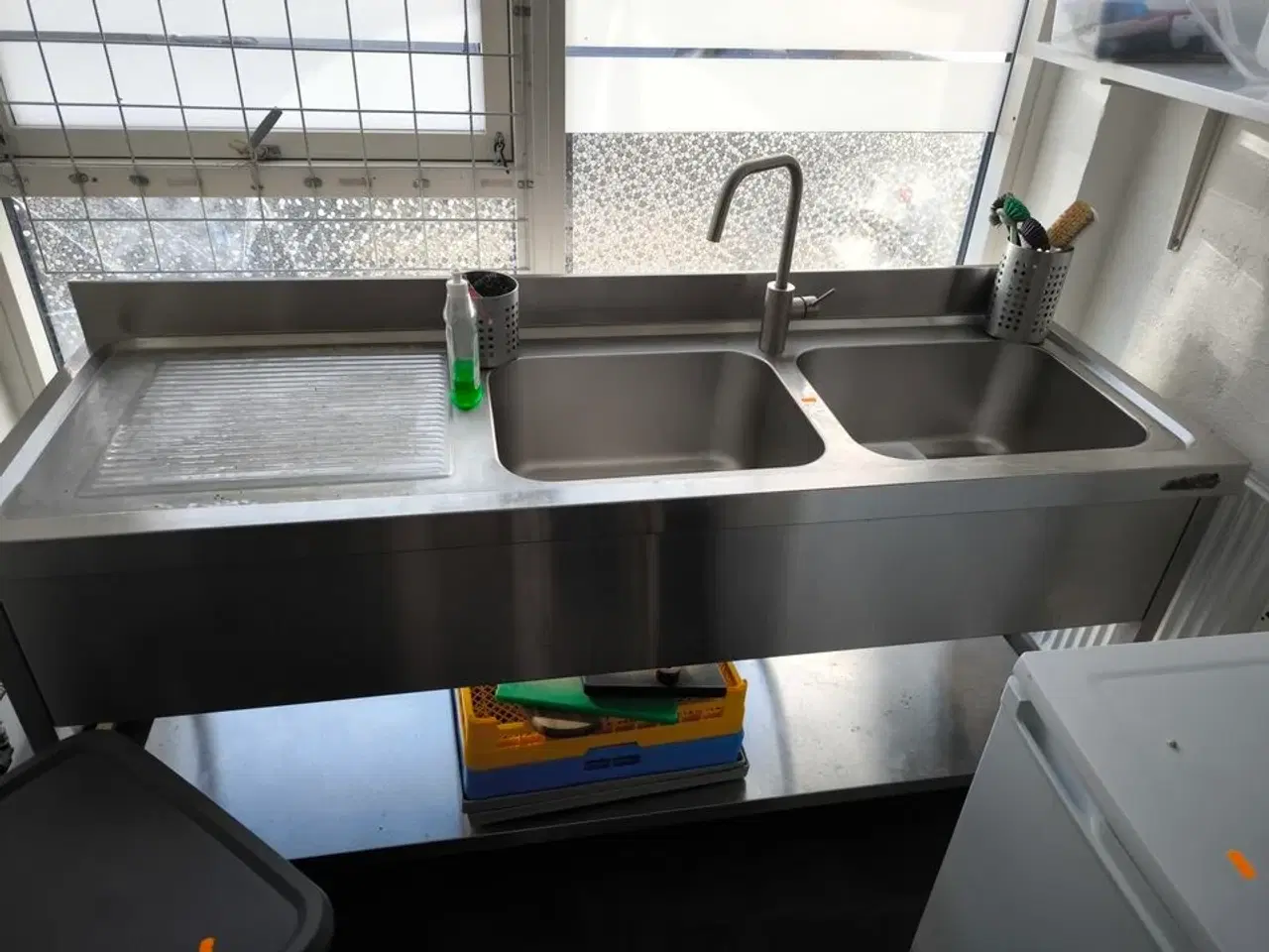 Billede 1 - Stålbord med vask og armatur