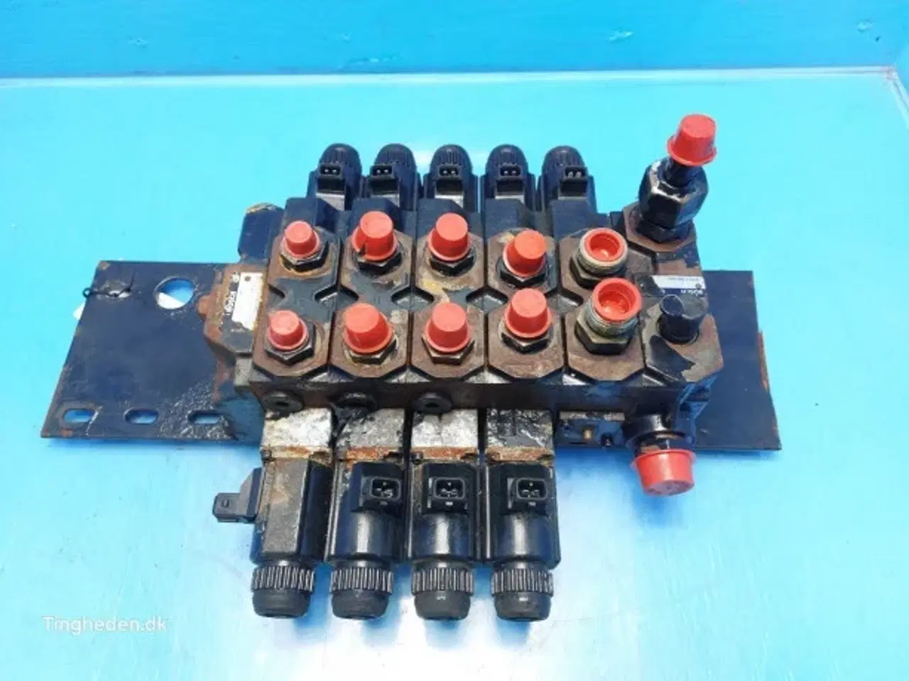 Billede 2 - New Holland FX60 Hydraulikventil 84043951