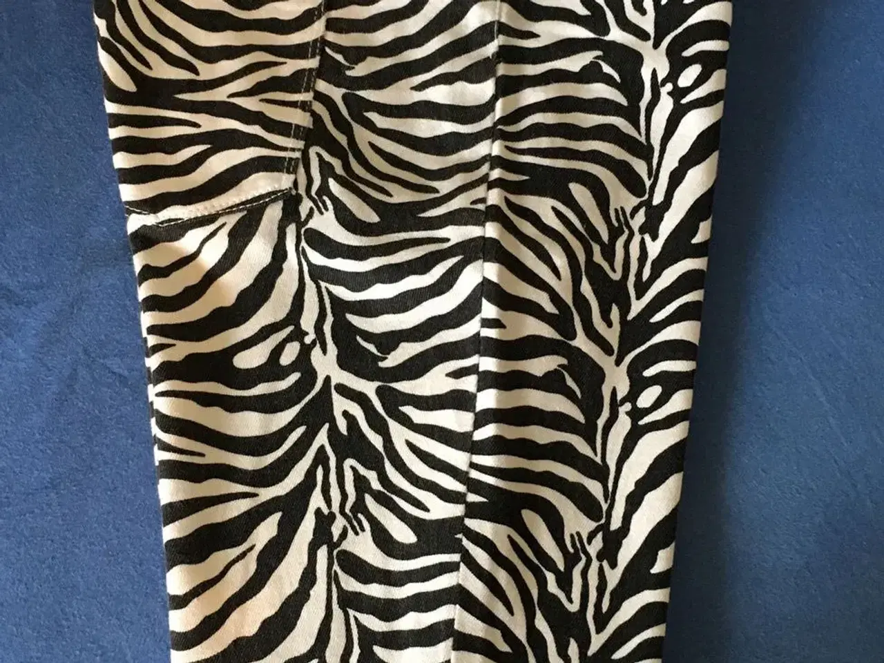 Billede 3 - Bukser i zebra print