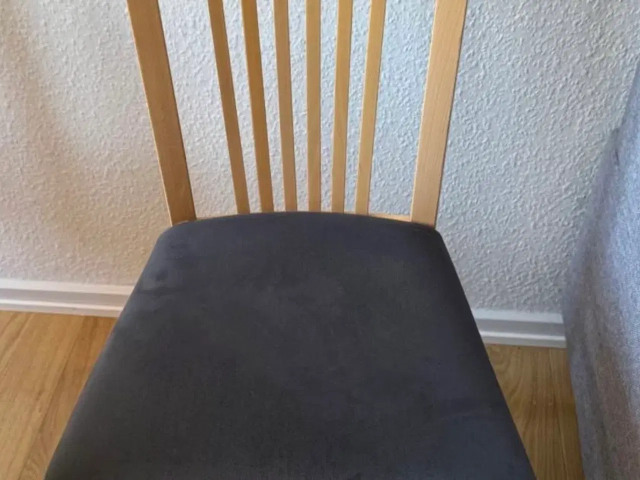 Billede 6 - Spisebord med 6 stole