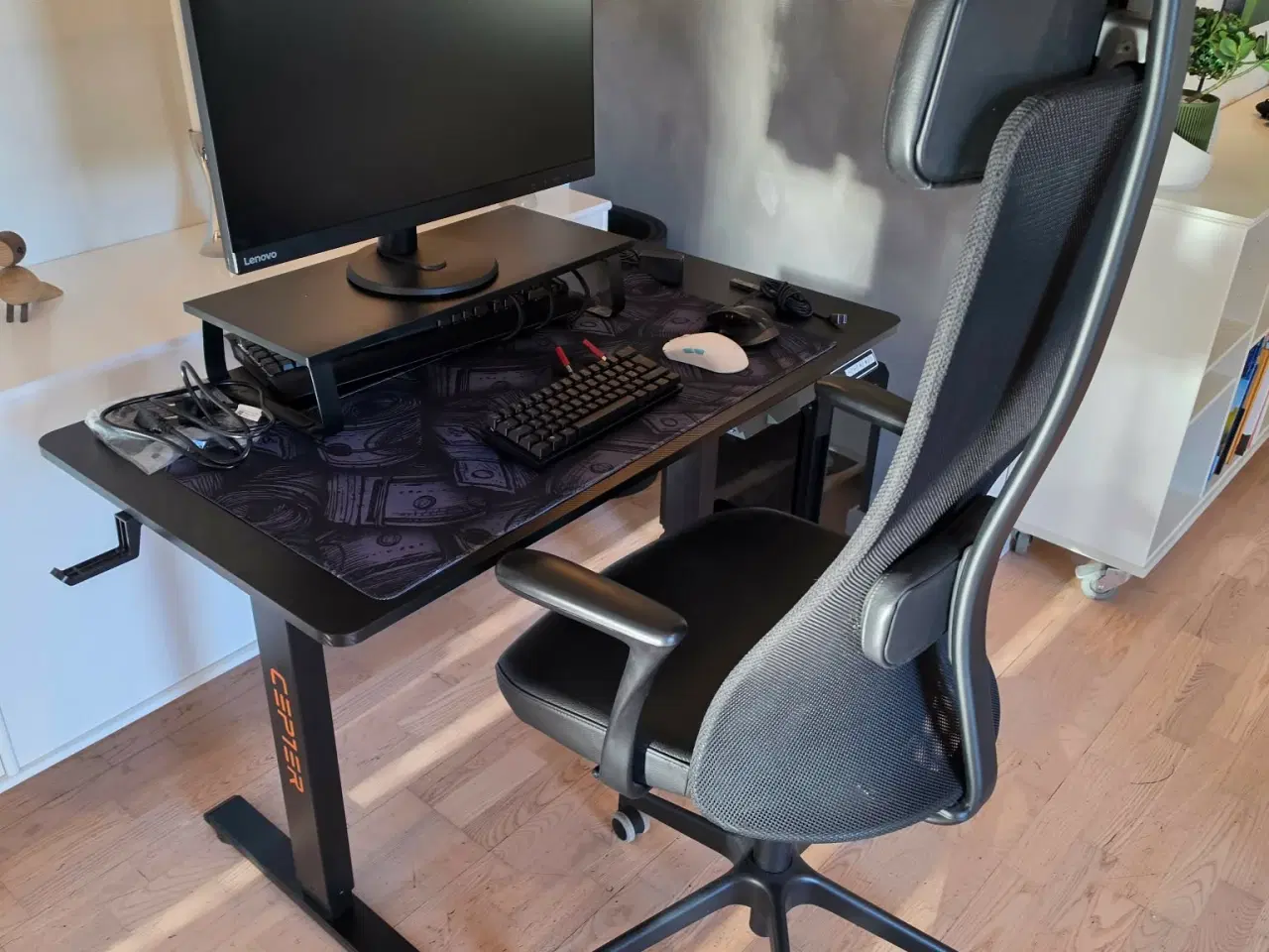 Billede 1 - KOMPLET SETUP (Gamer-PC, Skrivebord, Skærm, stol m