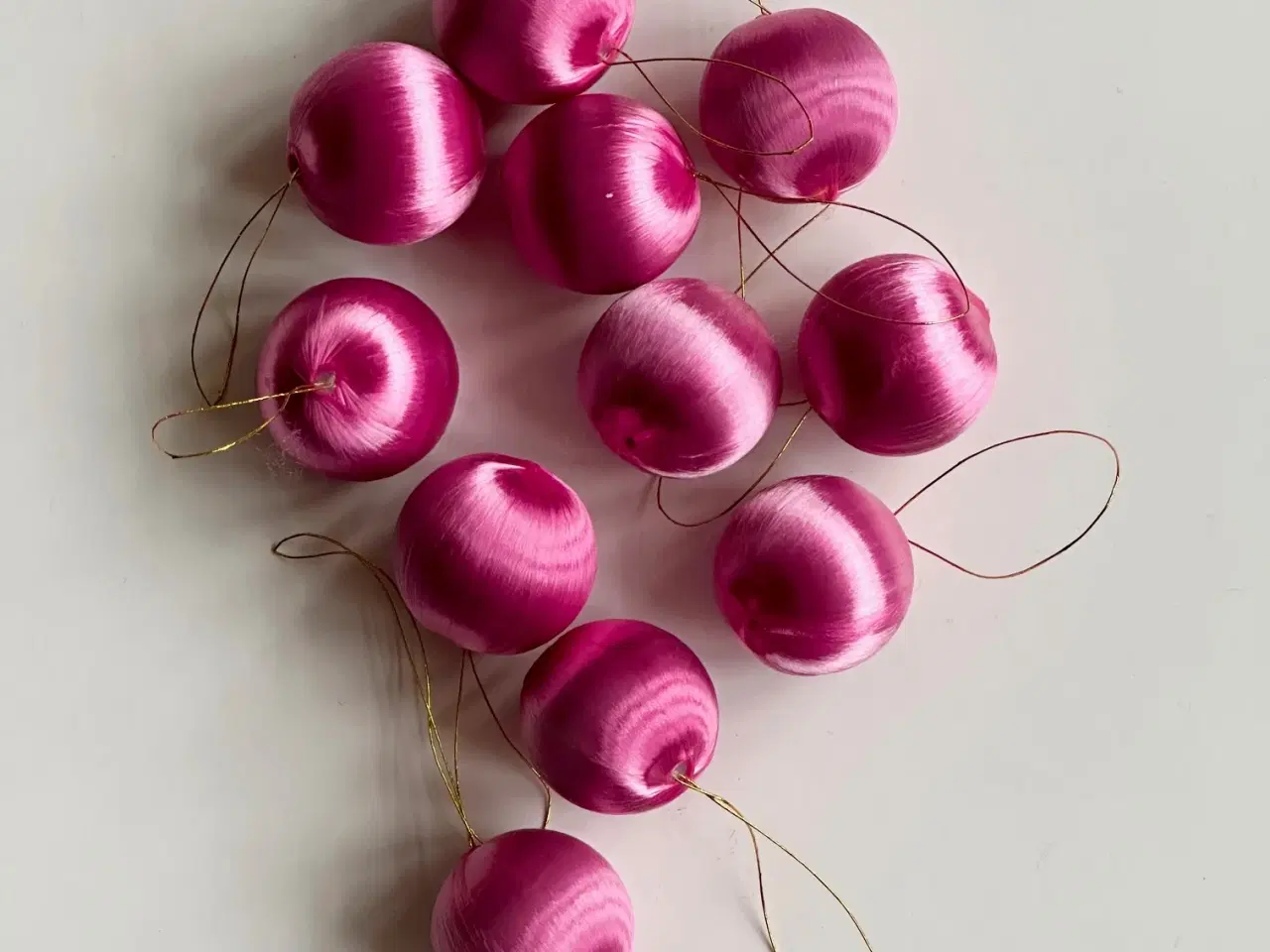 Billede 1 - Lyserøde silkekugler, mini, 11 stk samlet