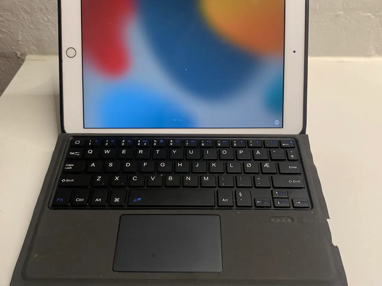 Billede 2 - iPad  7 Th generation 128 gb Rosa med tastatur 