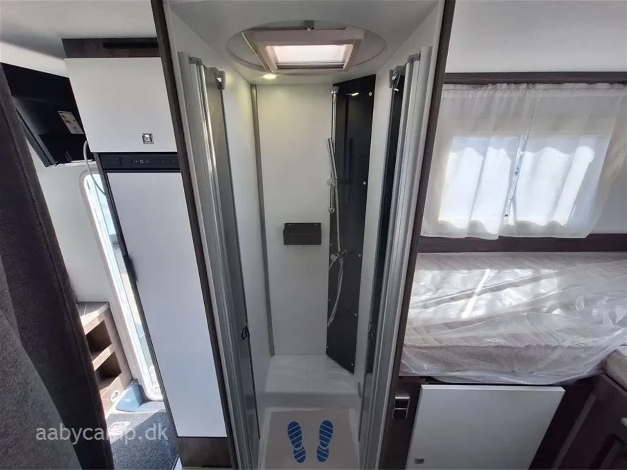 Billede 20 - 2025 - Benimar Tessoro 463 UP   Solcelle. markise. tv. 5 selepladser. batteri. helårsdæk. p-sensor for og bag. Bakkamera.