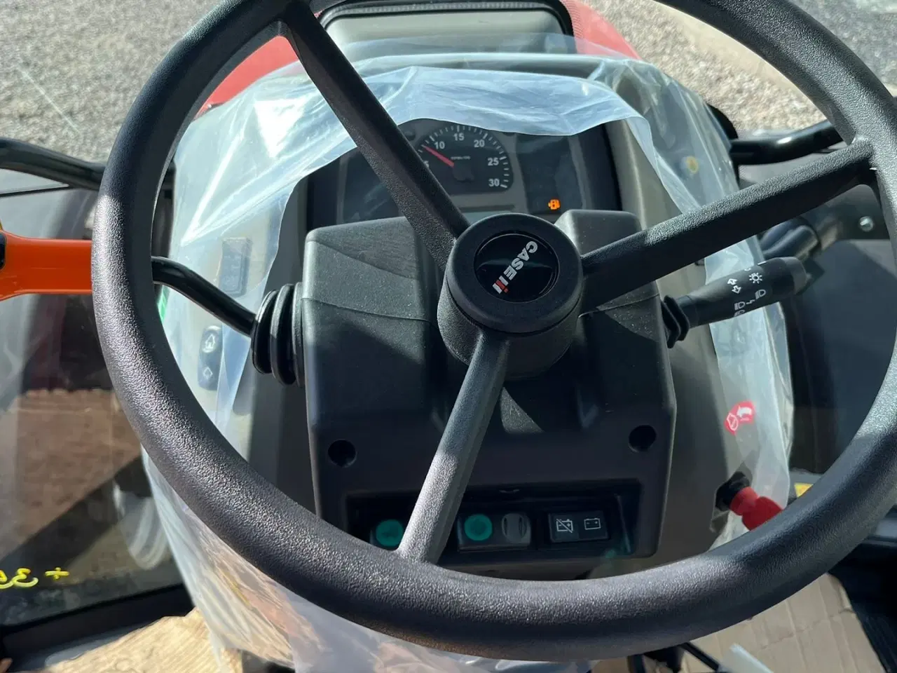 Billede 14 - Case IH Farmall 75 A Med Quicke frontlæsser med Euroskifte, 3die funktion og dæmper, samt og brede hjul.