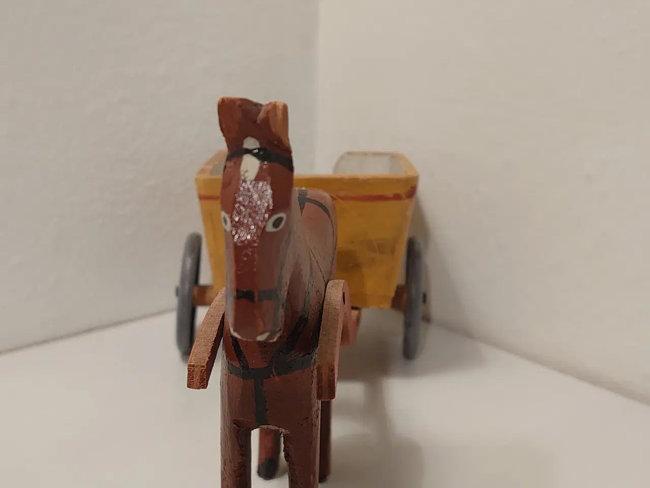 Billede 5 - Fængselslegetøj?Vogn trukket af hest. 1930´erne.