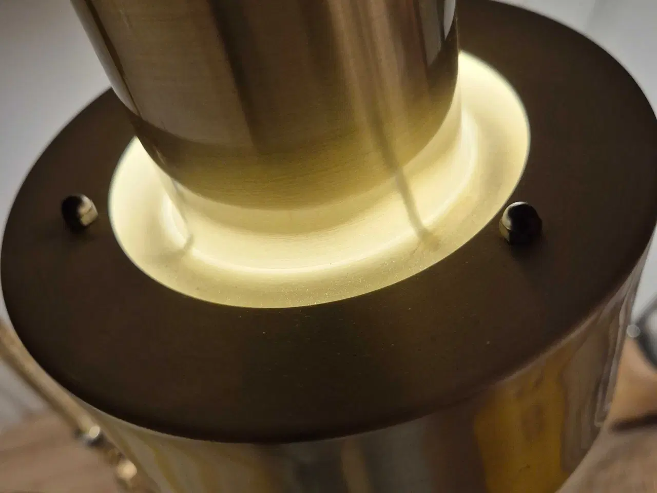 Billede 9 - Elegant og praktisk gulvlampe i messing