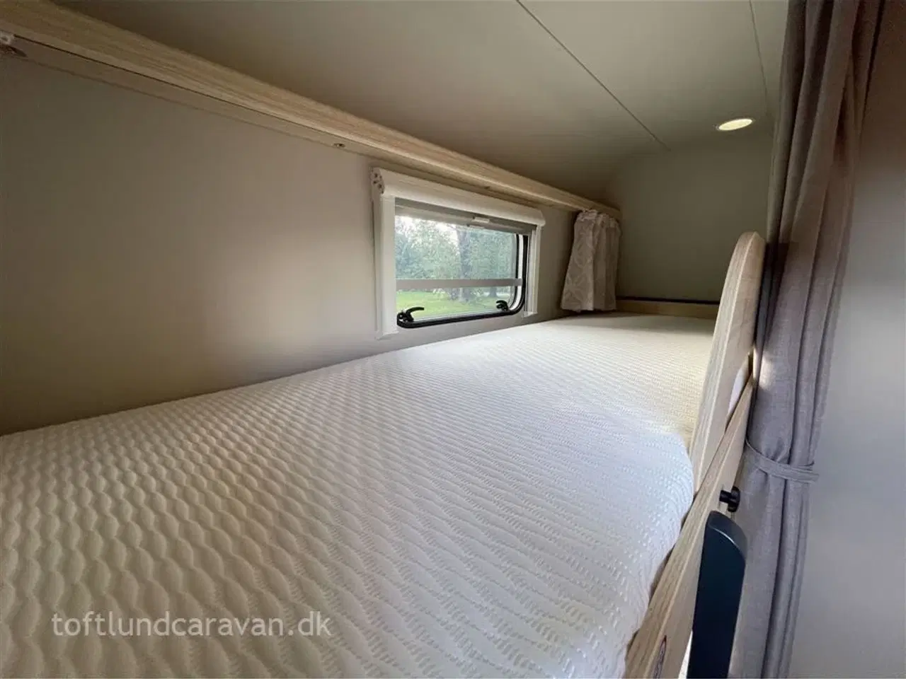 Billede 17 - 2024 - Weinsberg CaraCito 470 QDK E-power   Fremtræder som NY, LAV VÆGT KUN 955 KG, 6 SOVEPLADSER m/ FULDAUT. MOVER + KLIMA + udstyr.