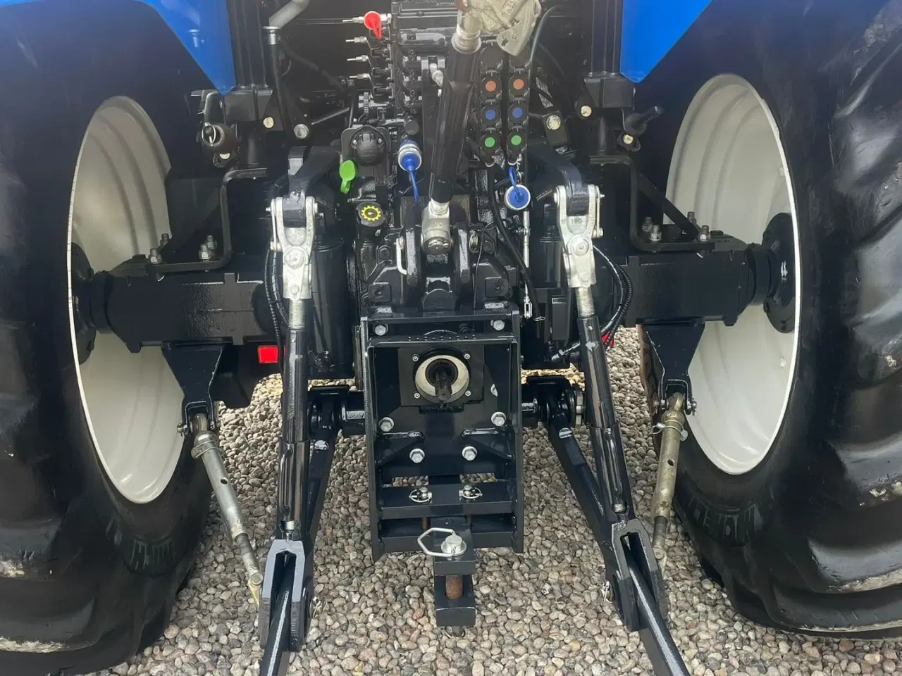Billede 5 - New Holland T7.175 RangeCommand med frontlift. Meget velholdt gård traktor.