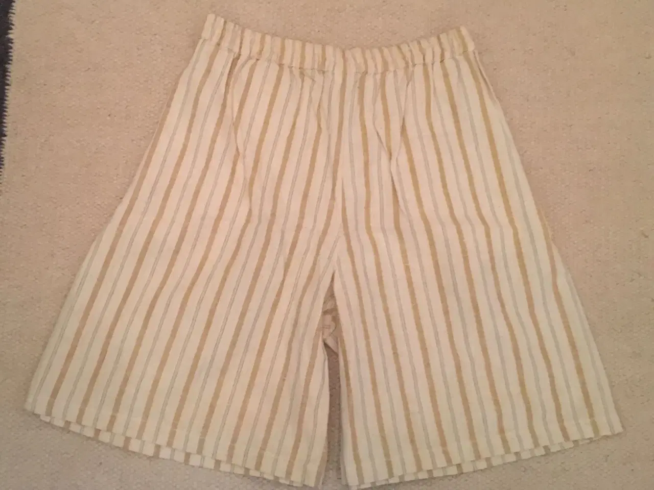 Billede 2 - Shorts i stribet beige bomuld