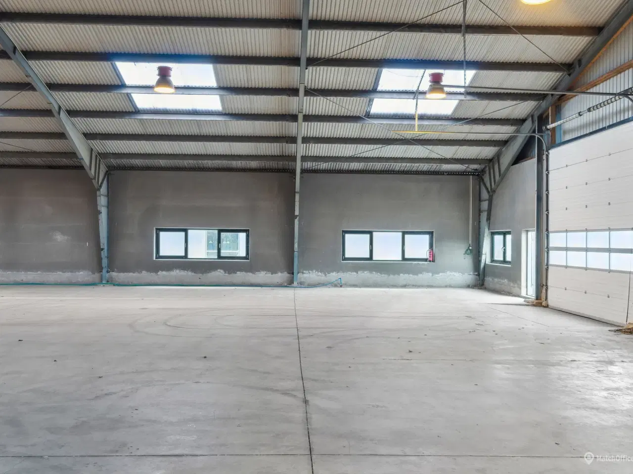 Billede 20 - 2.080 m2 logistiklejemål med 6 porte og en loftshøjde på 8 m.  beliggende i Hvidovre.