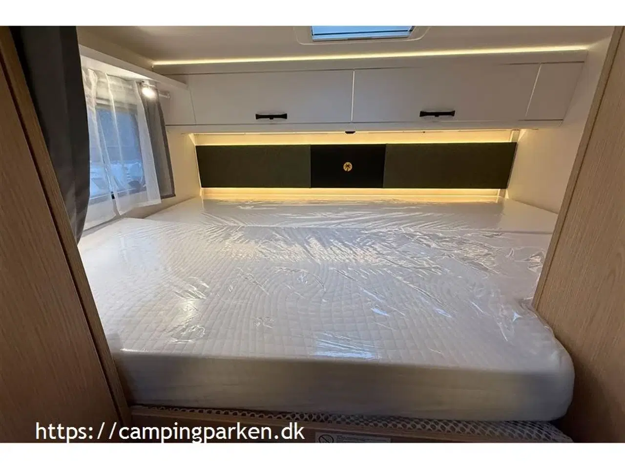Billede 13 - 2026 - SunLight A 70   Sunlight alkove A70 m. 6 sovepladser og 5 selepladser, meget opholdsrum og stor garage