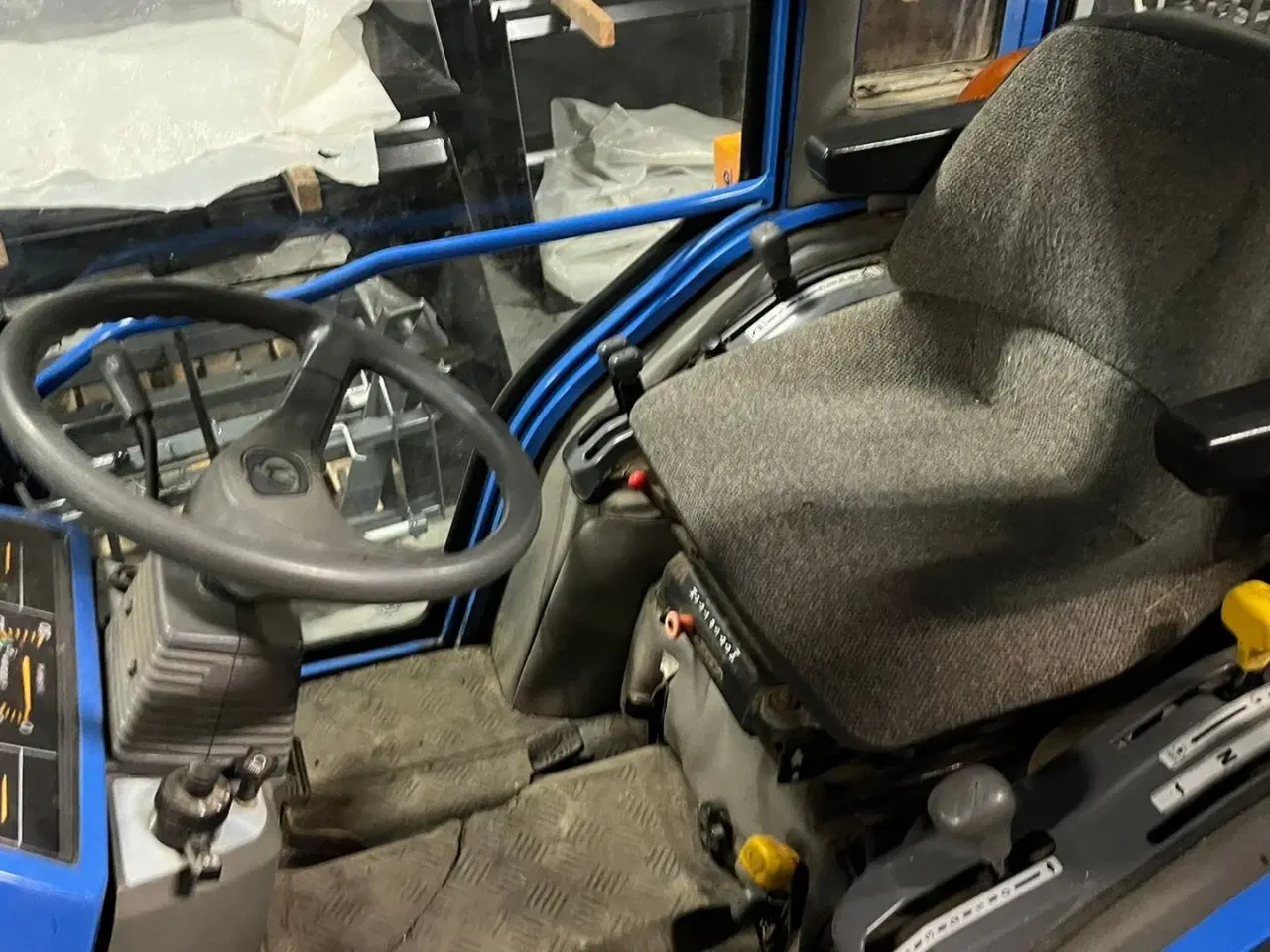 Billede 6 - Iseki 330 Med frontlift, sneplov og lukket kabine