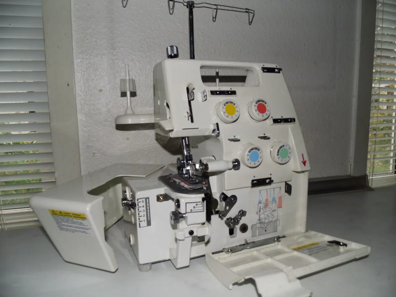 Billede 2 - Overlocker Toyoto SL3455DS  4-tråds  2-nåls