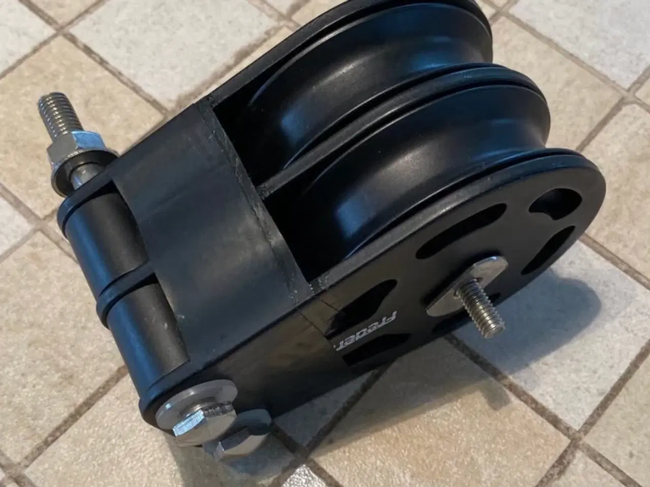 Billede 5 - Dobbelt fodblok Frederiksen 75 mm.