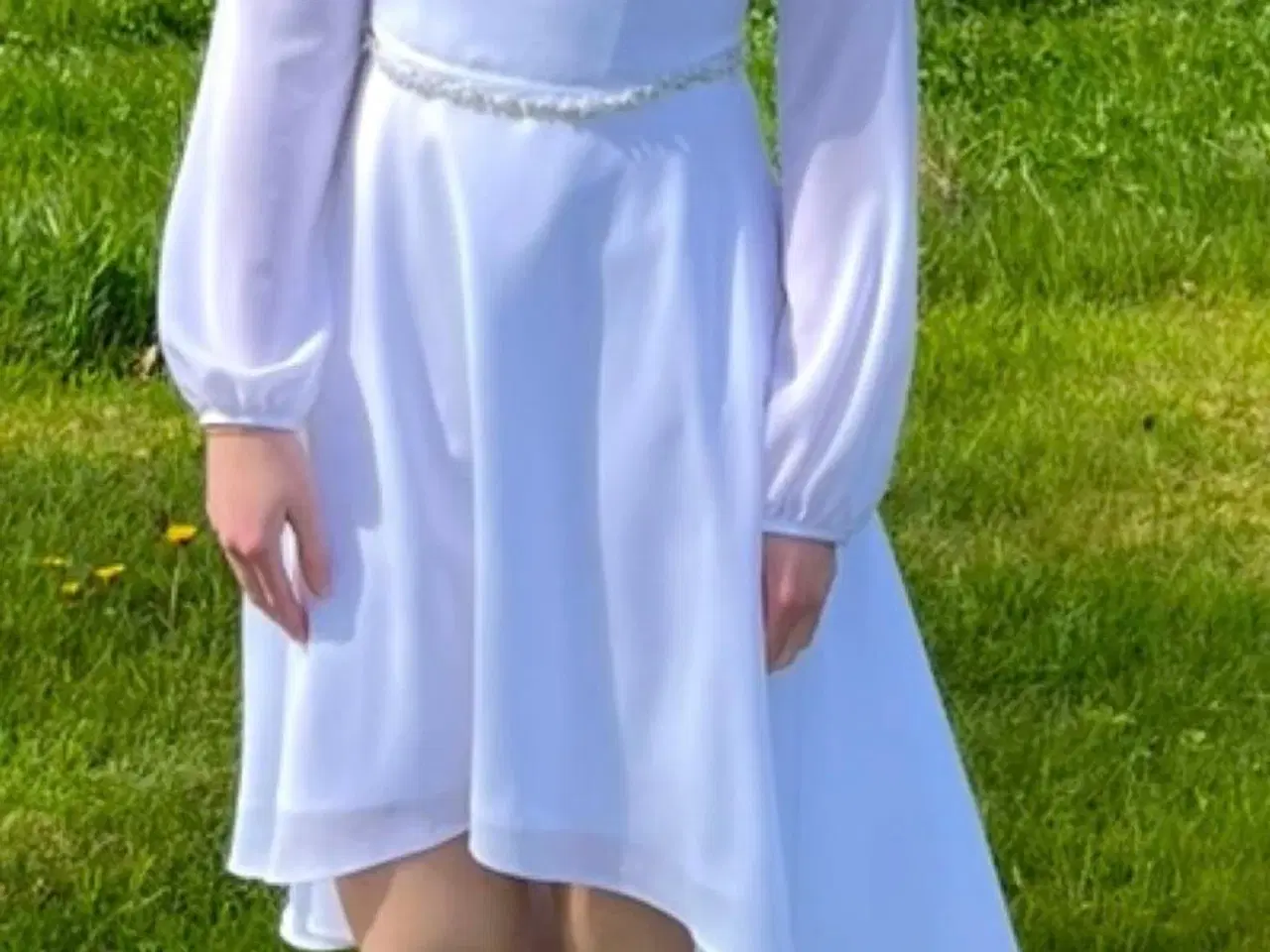 Billede 1 - Meget velholdt konfirmationskjole fra Lilly