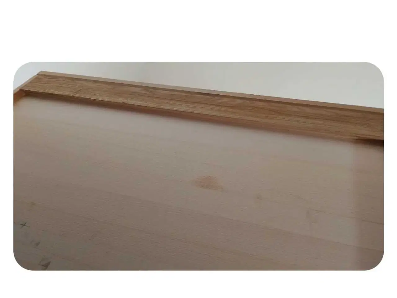 Billede 7 - Pænt og velholdt vitrineskab til ophæng sælges 