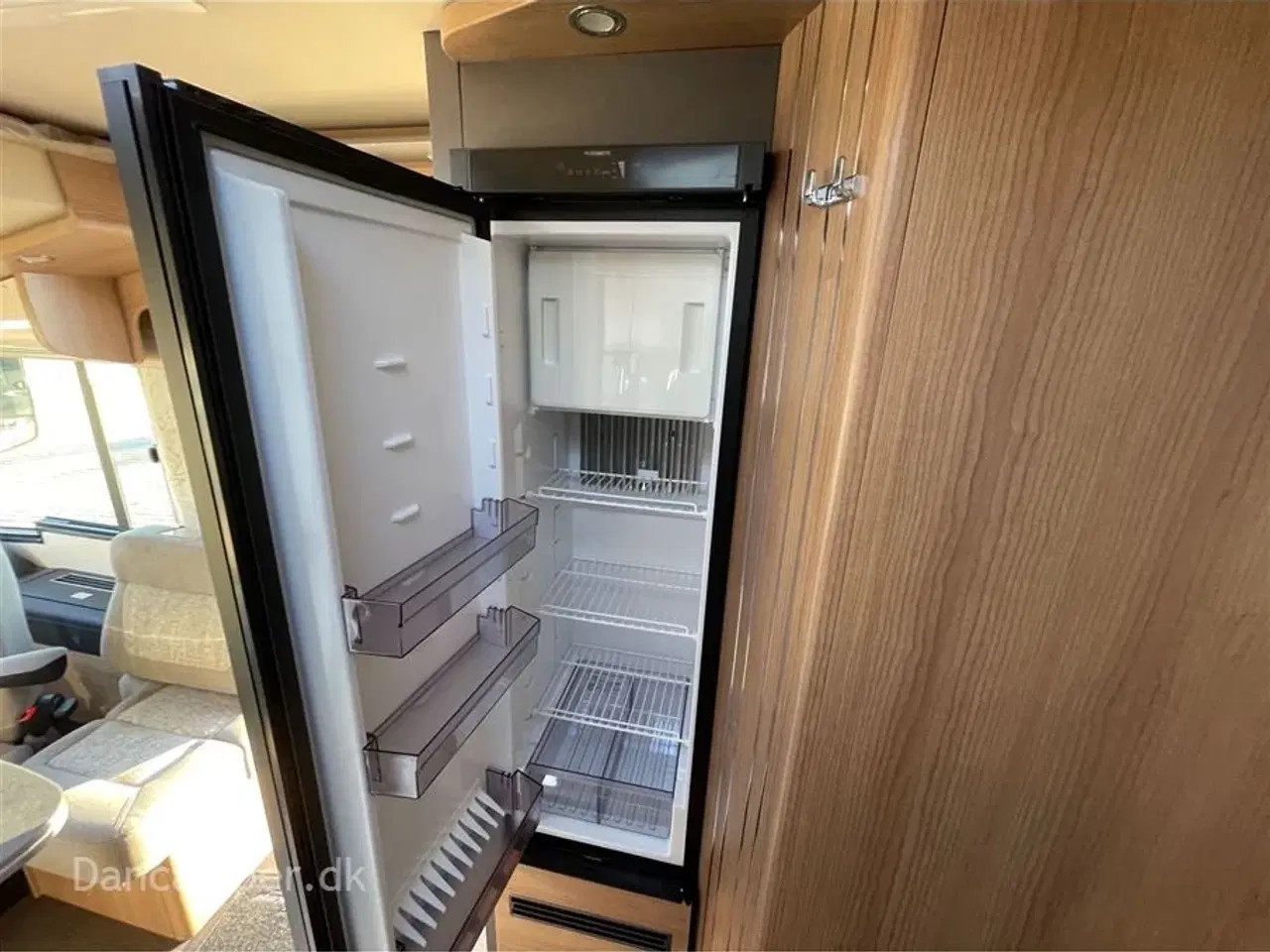Billede 28 - 2026 - Carthago c-tourer I 145 LE   Design og komfort når det er bedst! MERCEDES 170 Hk, 9-trin aut.gear, adaptiv fartpilot,  4,2/4,5 tons totalvægt
